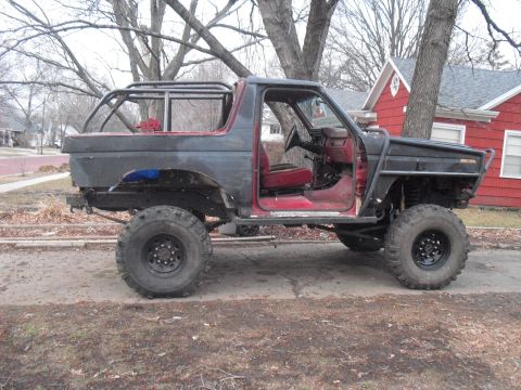 1986 Ford Bronco - This modified Ford Bronco features a full roll cage and off-road tires.