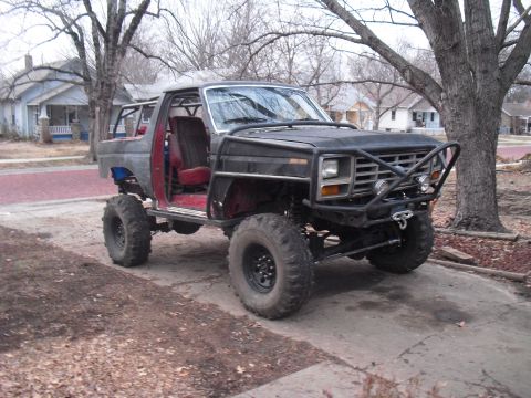 1986 Ford Bronco - This heavily modified Ford Bronco appears to be from the early 1980s, not a 1986 model.