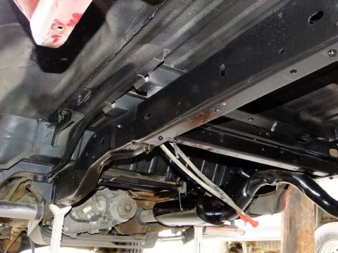 1995 Ford Bronco - Vehicle chassis and drivetrain components are visible from below.