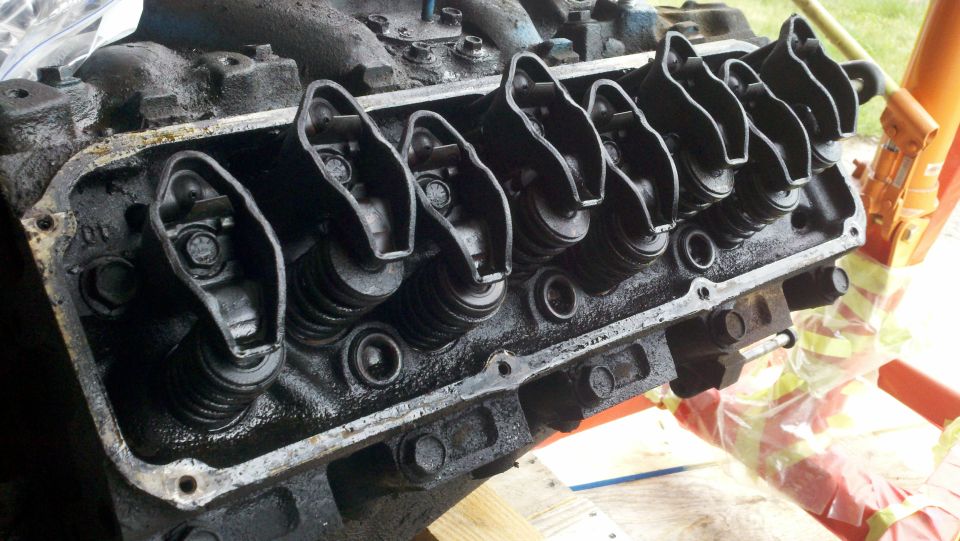 Engine valve train with rocker arms and springs