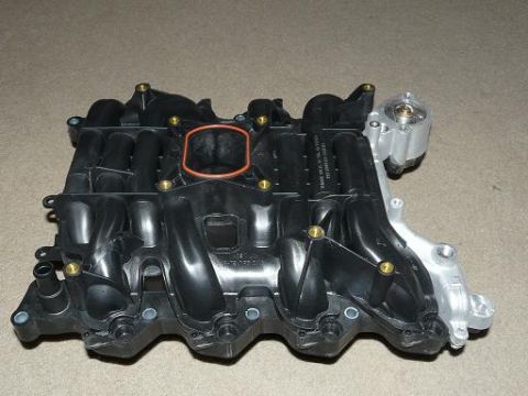 1999 Ford Crown Victoria - This is a vehicle intake manifold, not a 1999 Ford Crown Victoria.
