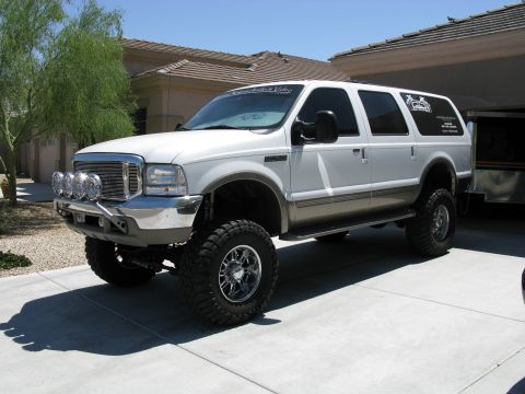2001 Ford Excursion photo