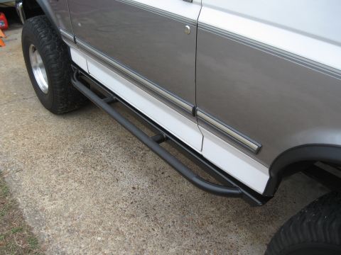 1994 Ford Bronco - This truck features aftermarket tubular running boards installed below the doors.