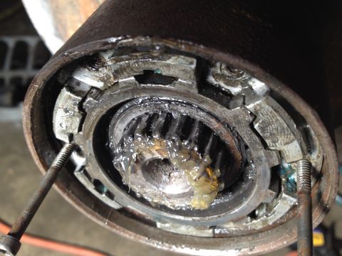 1995 Ford Bronco - lockouts in the solid axle. reason for this pic is i thought there was an issue with the ring not being out far enough so i could put the s…