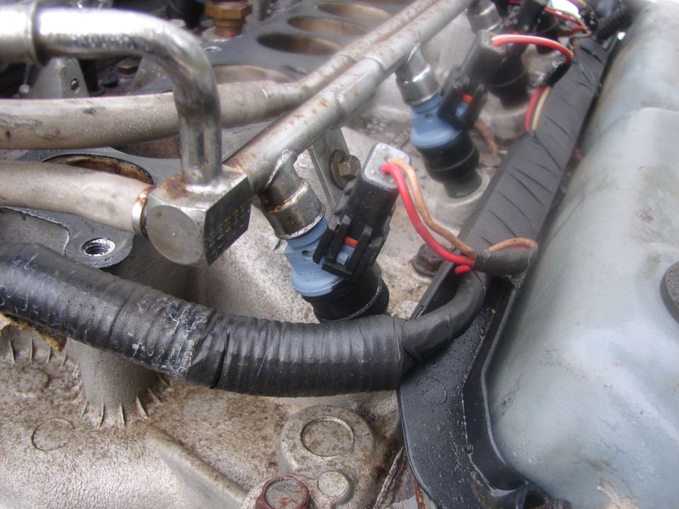 Engine fuel injectors with metal fuel rail and wiring harness