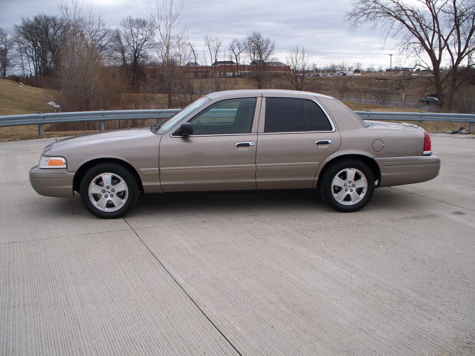 Tan 2007 Ford Crown Victoria side view