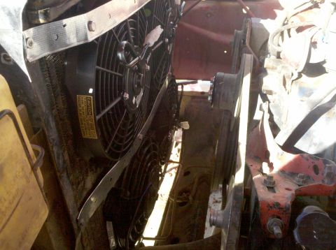 1979 Ford Bronco - Electric fans are installed in the engine bay, positioned in front of the radiator.
