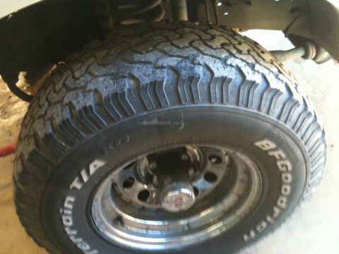 1995 Ford Bronco - Remove the wheel