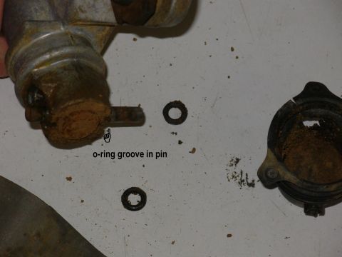 1983 Ford Bronco - Clean enough dirt away to allow the o-rings to be slid out of their grooves & off the pin.