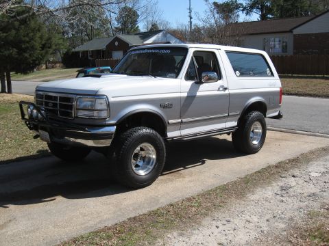 1994 Ford Bronco - This lifted Ford Bronco features a two-tone paint scheme and aftermarket off-road accessories.
