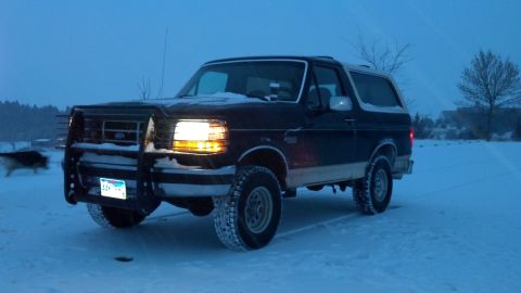 1992 Ford Bronco - snowy cruise at lake Alvin,sd