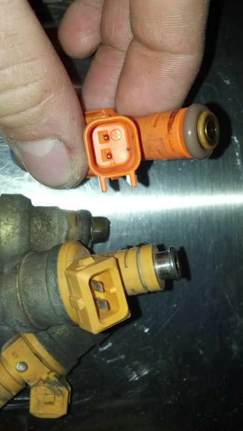 1992 Ford Bronco - 99 explorer injector on top Stock 92 on bottom