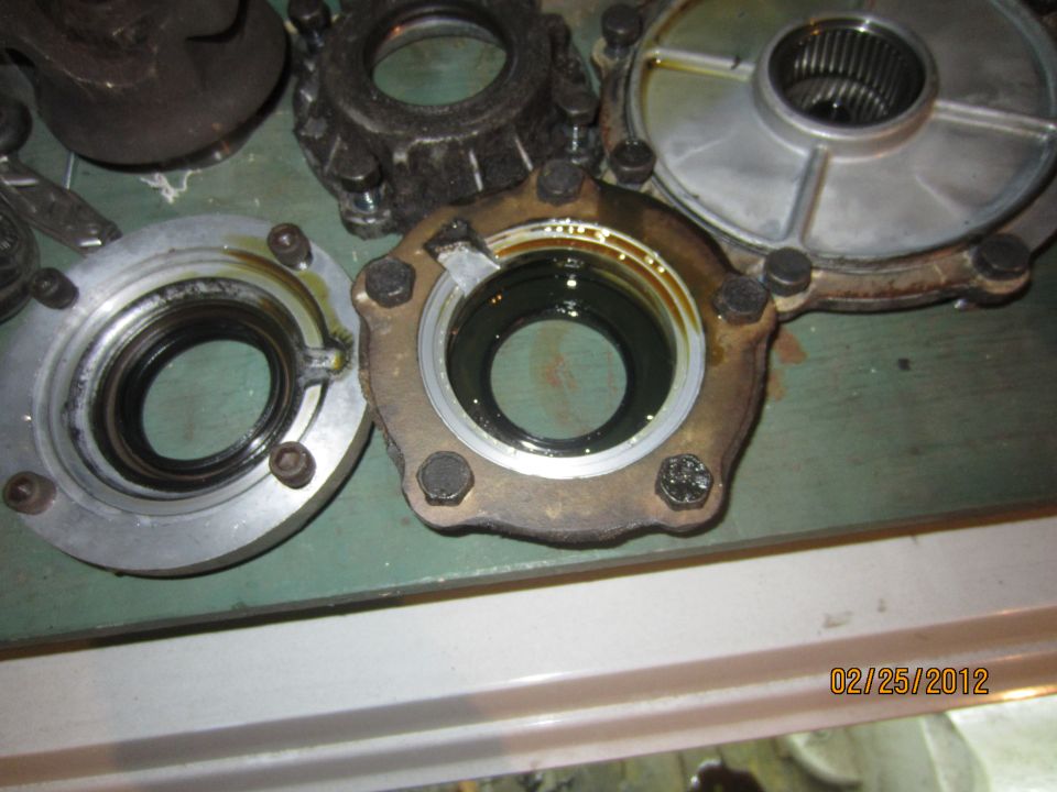 Automotive drivetrain parts including a hub and a circular housing with oil.