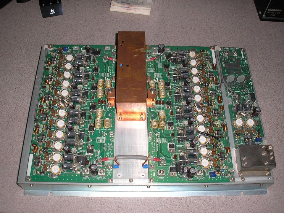 Electronic circuit board with copper heat sink and numerous transistors
