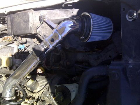 2000 Ford Crown Victoria - a little dirty under there :(. no heat shield.