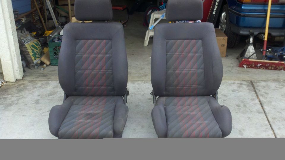 Two car seats with patterned fabric, one on the left and one on the right