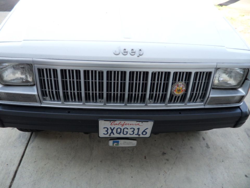 1994 Jeep Cherokee front grille with California license plate 3XQG316