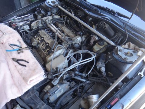 1993 Ford Taurus - The engine bay of a 1993 Ford Taurus shows a complex arrangement of wires and engine components.