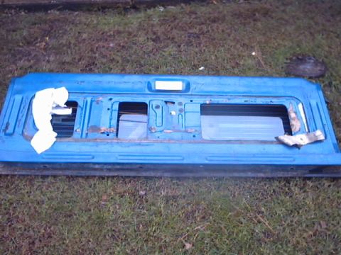 1990 Ford Bronco - tailgate off!