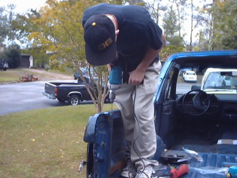 1990 Ford Bronco - qunicy drilling some holes