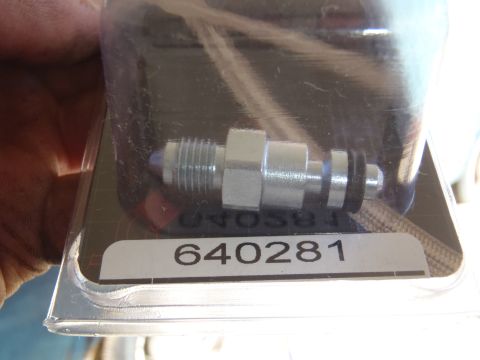 1978 Nissan 300ZX - T56 Slave fitting, just pop out the pin and remove the GM quick connect fitting and this thing slides right in!