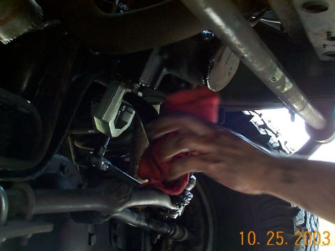 1992 Ford Bronco - Pitman arm about to come off.
