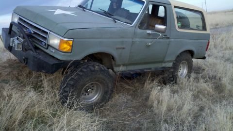 1989 Ford Bronco - This modified Ford Bronco is equipped for off-road use.
