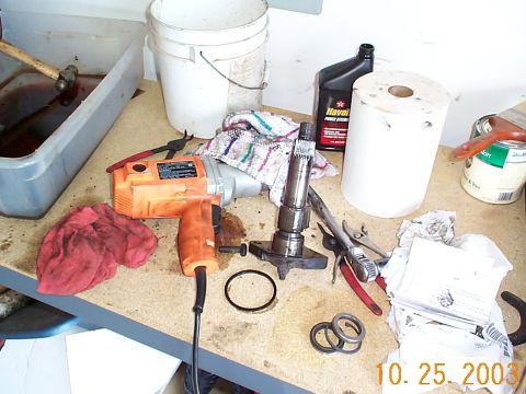 1992 Ford Bronco - Sector shaft removed completely from the box. There was a little scoring around the shaft from wear but nothing too bad.