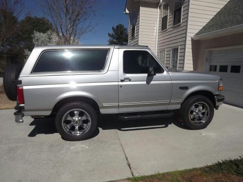 1993 Ford Bronco - This 1993 Ford Bronco is shown from the side, a spare tire mounted on the rear door.