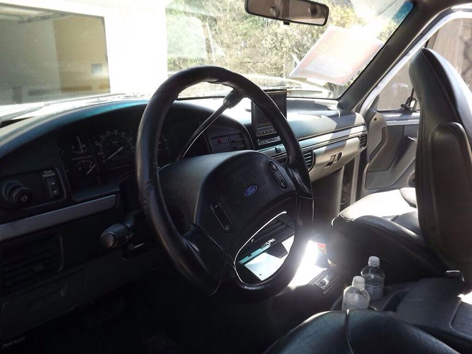 1993 Ford Bronco interior, dashboard and steering wheel