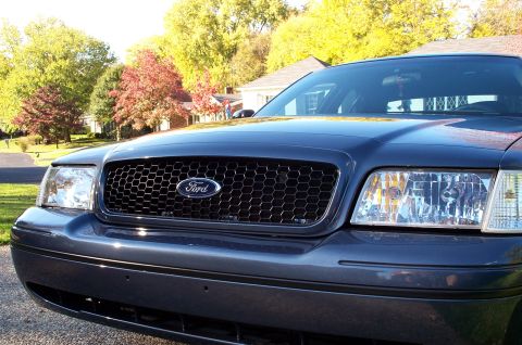 1998 Ford Crown Victoria - Large pic of the grille and hood. Again, pics do not show how well the finish now shines.