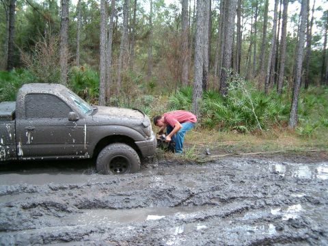 1991 Ford Bronco - Trying his winch, without putting the pin back into the receiver.
