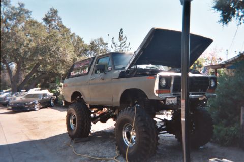 1978 Ford Bronco - The begining of engine removal