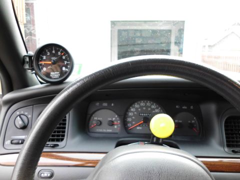 2004 Ford Crown Victoria photo