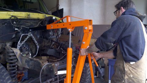 1978 Ford Bronco - Engine hoist is used to remove the engine from a vehicle.