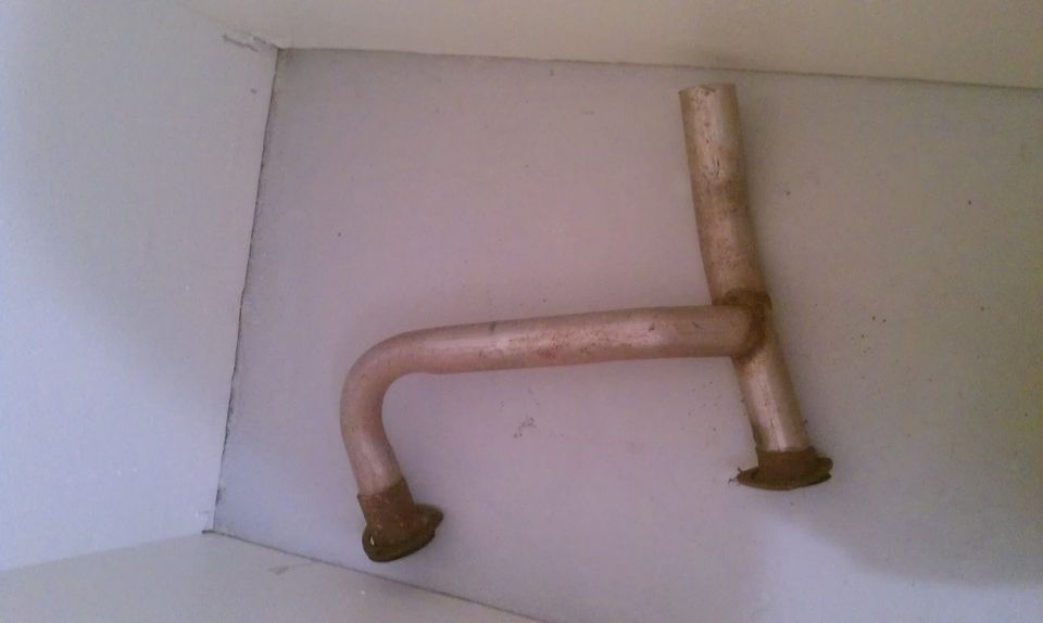 exhaust pipe with two flanges