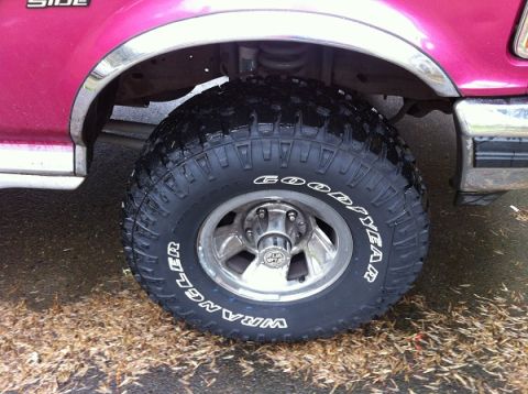1992 Ford F-150 - New tires. 33x12.5R15 GoodyYear Wrangler DuraTrac
