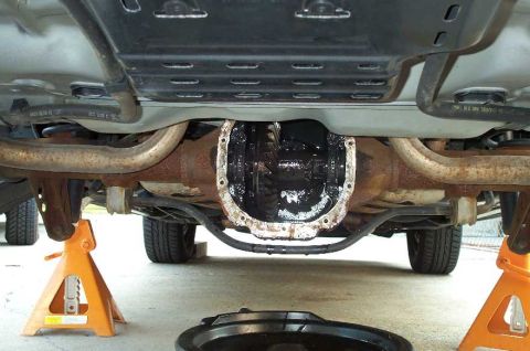 1998 Ford Crown Victoria - The old, open differential ready for removal.