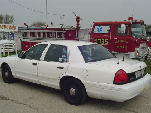 2003 Ford Crown Victoria photo