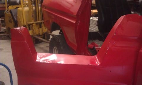 1978 Ford Bronco - Red vehicle body parts are visible, with a yellow forklift in the background. The Supermotors.net logo is in the corner.