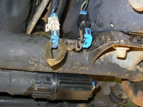 1997 Chevrolet Silverado 3500 - If I hadn't cut & spliced the connector, I suspect I would have been forced to route the wiring UNDER the axle tube, or not attach it to th…