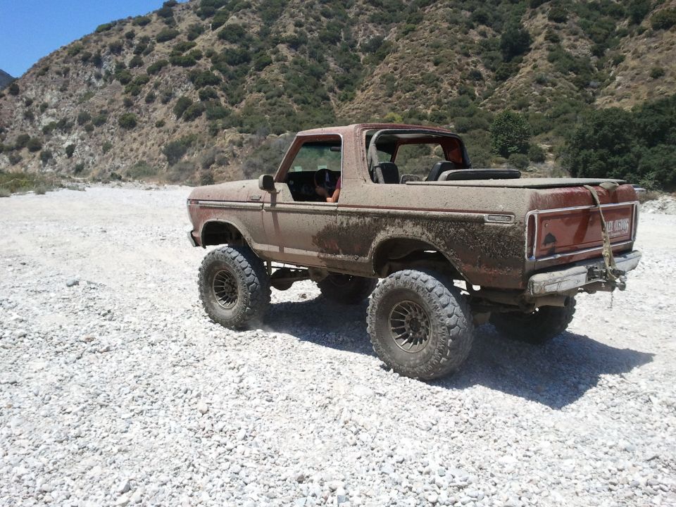 1978 Ford Bronco 3q-front view, brown, lifted, off-road