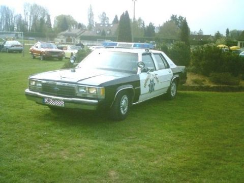 1991 Ford LTD Crown Victoria - This 1991 Ford Crown Victoria is equipped as a police vehicle with a light bar and official markings.