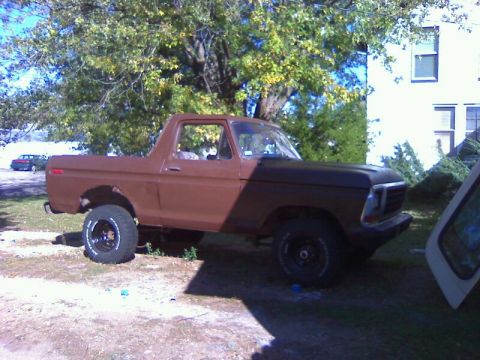 1979 Ford Bronco - This 1978 Ford Bronco is seen from a three-quarter front angle, showing its brown body and black hood.