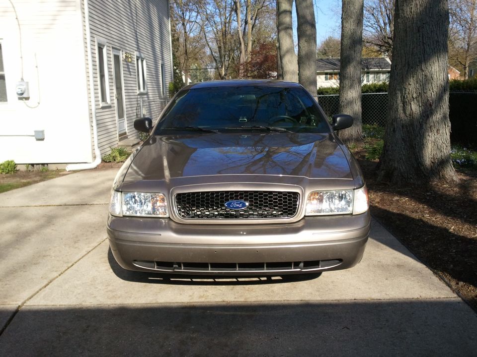2007 Ford Crown Victoria front view, parked in driveway