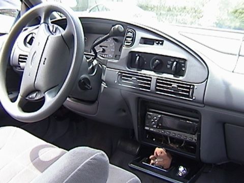1995 Ford Taurus - dash from passanger side