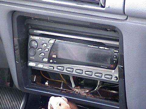 1995 Ford Taurus - a pioneer double din in a single din slot?!? wha??! how??!! cut it up! thats how!:)
