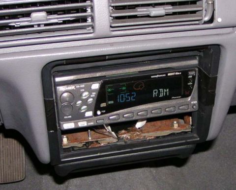 1995 Ford Taurus - the pioneer double din, notice the coin tray and cupholders are gone? all real sports cars dont have cup holders...lmao