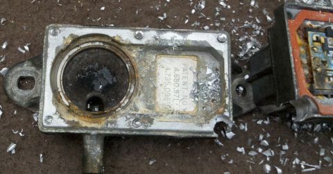 1995 Ford Bronco - Drilled out the rivets in my old DPFE. Correct replacement for this style DPFE is Motorcraft DPFE5 KIT. It is a DPFE15 with a pigtail to re…