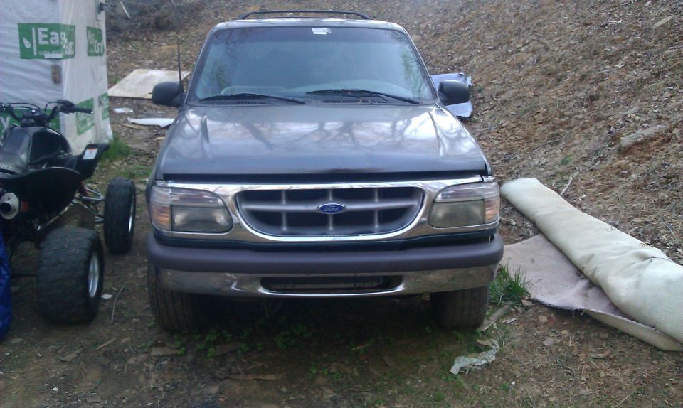 1998 Ford Explorer front view, parked outdoors